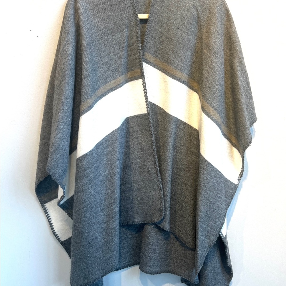 Elegant Gray and White Women's Poncho